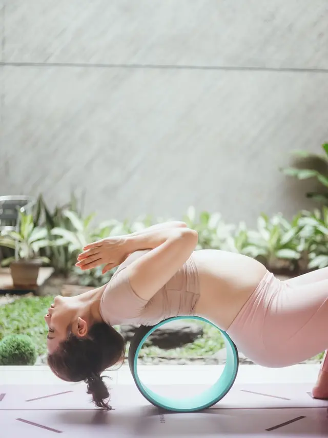 Tetap Aktif Olahraga, Ini 6 Potret Chelsea Olivia Yoga saat Hamil