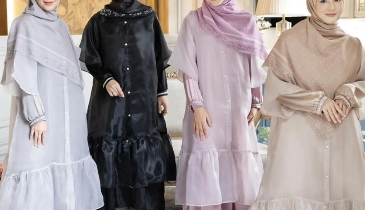 Natasha Rizky, Dian Ayu, Ratna Galih, dan Nina Zatulini tampil dengan dress organza ruffle dengan aksen polos dan warna berbeda. [@natasharizkynew]