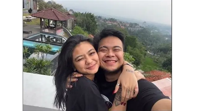 Pamer Momen Mesra, Ini 6 Potret Kebersamaan Reza Smash dan DJ Joice