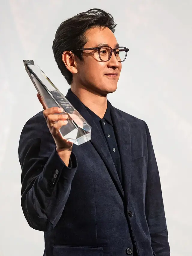Aktor Film Parasite, Lee Sun Kyun Meninggal Dunia Diduga Bunuh Diri (Liputan6.com/IG/@hoduent)