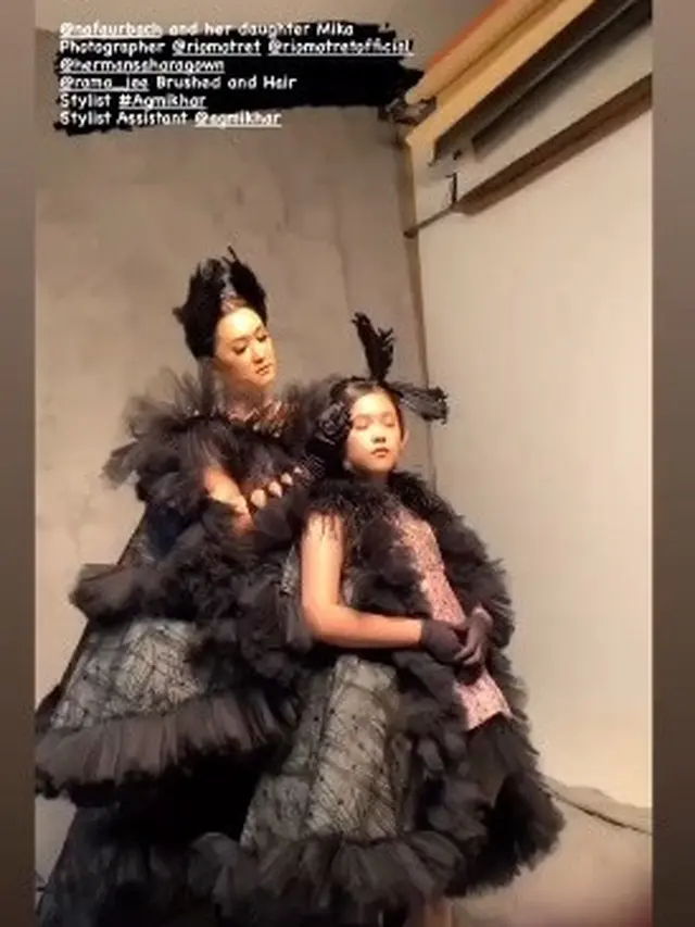 6 Pemotretan Nafa Urbach dengan Mikhaela Ini Tampil Memesona