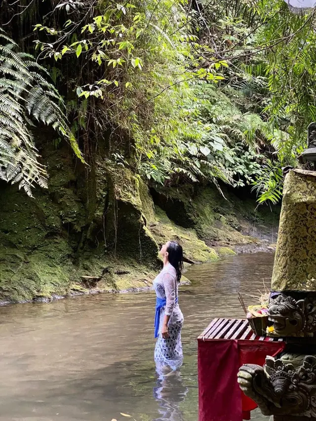 Raline Shah jalani prosesi melukat di Bali