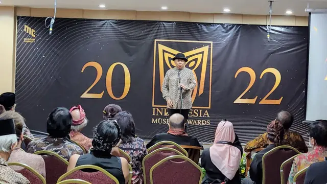 Nyoman Nuarta merupakan pematung dari Bali.
