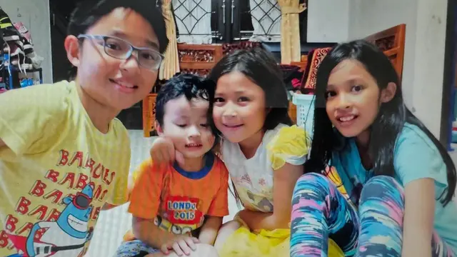 Potret Okie Agustina bersama 4 anaknya yang semakin dewasa (Sumber: Instagram/@okieagustina_)