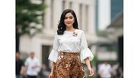 Padu padan rok batik a line (Image by Gemini AI)