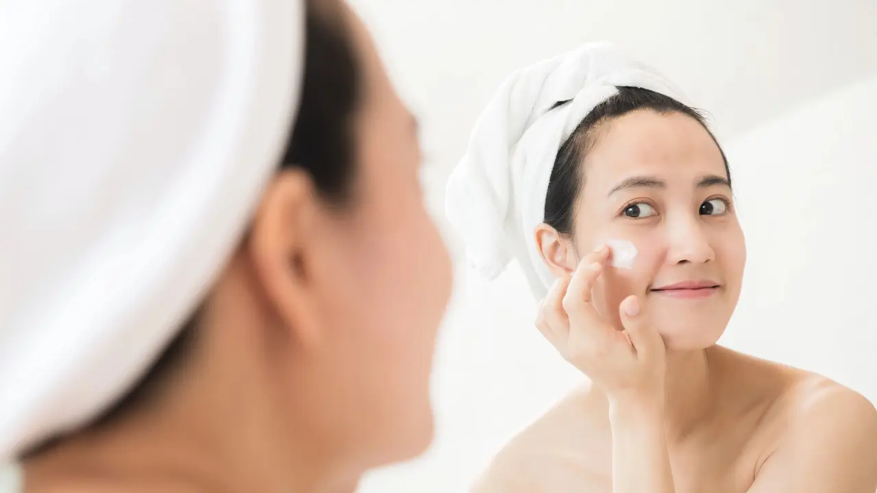 Morning vs Night Skincare Routine: Mana yang Lebih Penting?