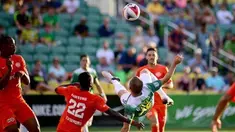 Joe Cole, mantan pemain Chelsea dan Liverpool yang kini bermain untuk Tampa Bay Rowdies mencetak gol spektakuler melawan Puerto Rico.