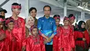 Presiden Joko Widodo atau Jokowi foto bersama penyandang disabilitas saat menghadiri peringatan Hari Disabilitas Internasional 2018 di Bekasi, Jawa Barat, Senin (3/12). (Liputan6 com/Angga Yuniar)