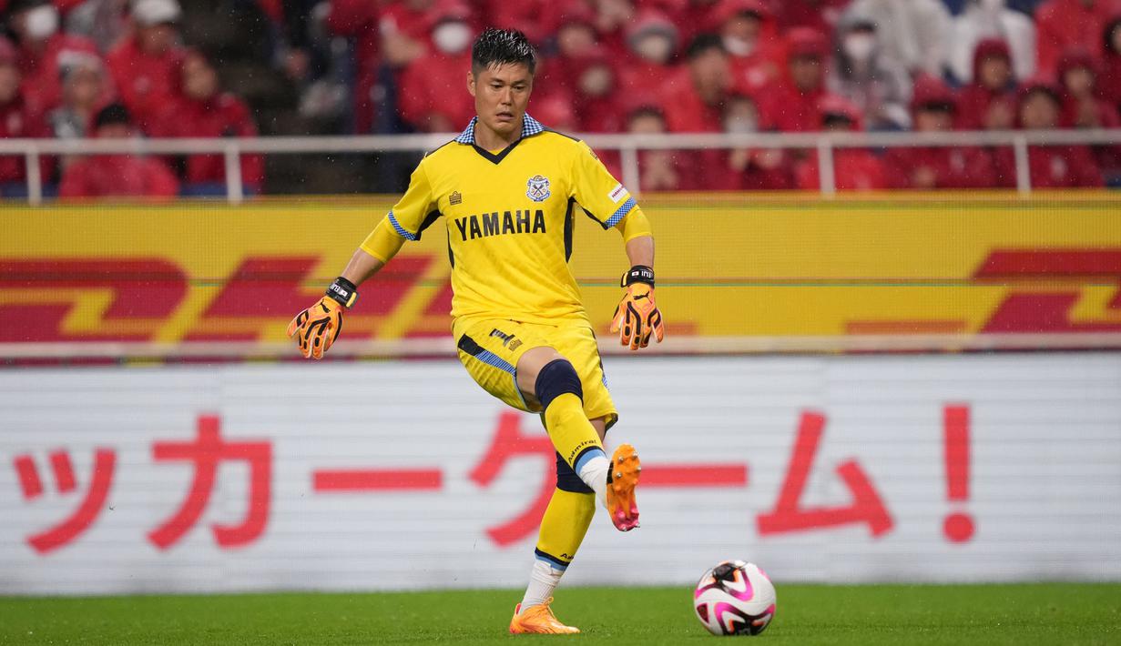 Sempat tak memiliki klub selama setengah tahun, awal tahun 2024 Eiji Kawashima bergabung dengan tim J1 League, Jubilo Iwata. (J.LEAGUE)