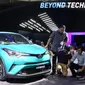 Toyota C-HR hybrid hadir di GIIAS 2017. (Herdi Muhardi)