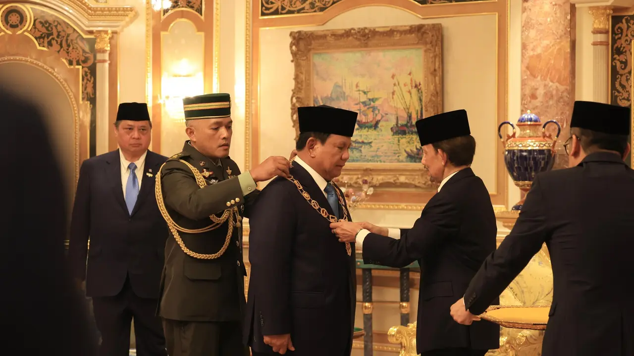 Prabowo Terima Bintang Kebesaran Negara Brunei Darussalam