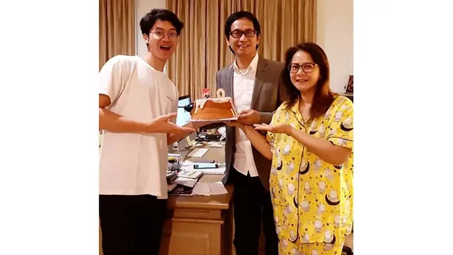 Addie MS Genap berusia 60 Tahun, Ini 7 Potret Mesranya dengan Sang Istri