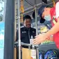 Petugas dan penumpang BRT Trans Semrang wajib mencuci tangan sebelum memasuki armada bus. (foto: Liputan6.com/dok.trans semrang)