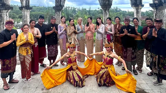 6 Gaya Hyoyeon SNSD hingga Dita Karang SECRET NUMBER Syuting di Pulau Dewata, Tampil Menawan Berkebaya Bali