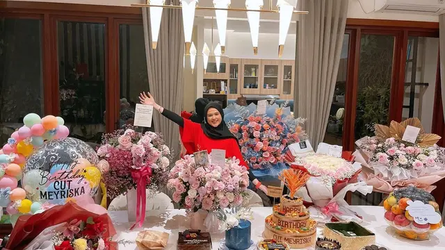 Banjir Hadiah, Ini 6 Momen Ulang Tahun Cut Meyriska Ke-28