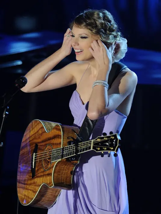 Namun seorang sumber mengatakan, saat ini Taylor masih terbilang muda untuk menjalin hubungan yang serius bersama Jake. Di sisi lain sumber mengatakan Taylor hanya menggaumi sosok Jake yang sudah berubah. (AFP/Bintang.com)