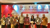 Peluncuran Peta Jalan Pengembangan dan Penguatan Industri Perasuransian Periode 2023-2027 yang bertajuk "Restoring Confidence Through Industrial Reform" oleh&nbsp;Otoritas Jasa Keuangan (OJK) yang dihadiri juga oleh industri asuransi. (Tira/Liputan6.com)