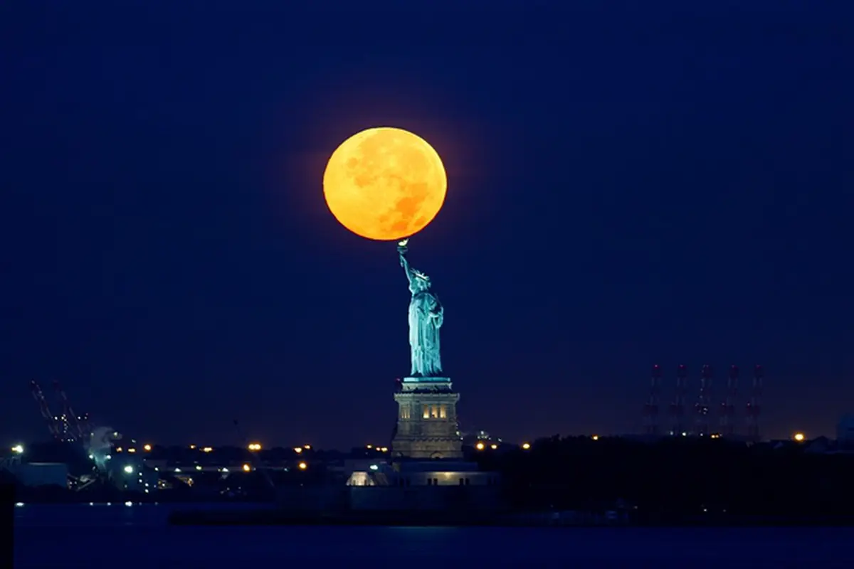 Menengok Keindahan Potret 'Supermoon' Pertama di Tahun Ini