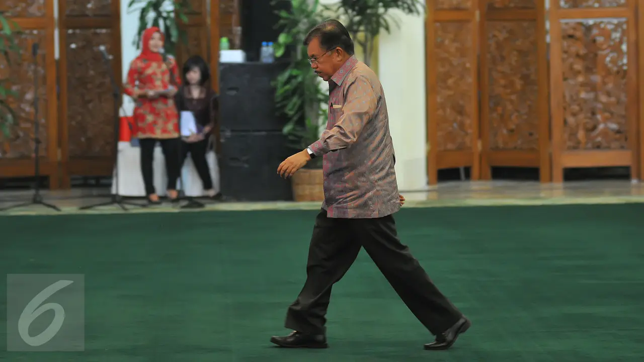 20150818-Wapres JK Hadiri Peringatan Hari Konstitusi di Gedung MPR-Jakarta