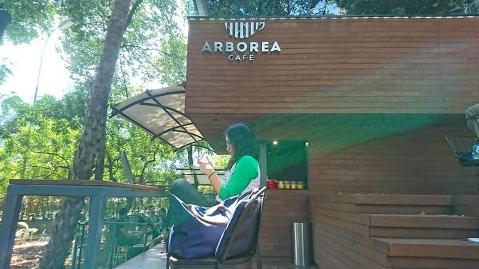 Salah satu spot foto yang banyak diincar para pengunjung Arborea Cafe. (Liputan6.com/Dinny Mutiah)