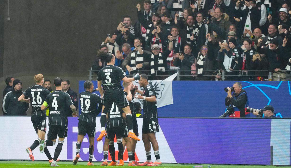 Tuan rumah sempat unggul lebih dulu di menit ke-26 lewat aksi bek kanan mereka, Rasmus Kristensen. (AP Photo/Michael Probst)