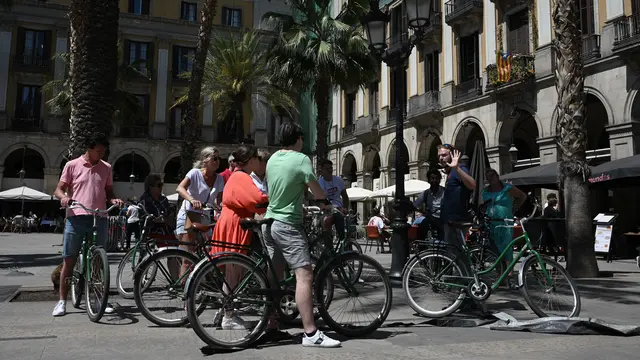 Turis Kembali Padati Barcelona