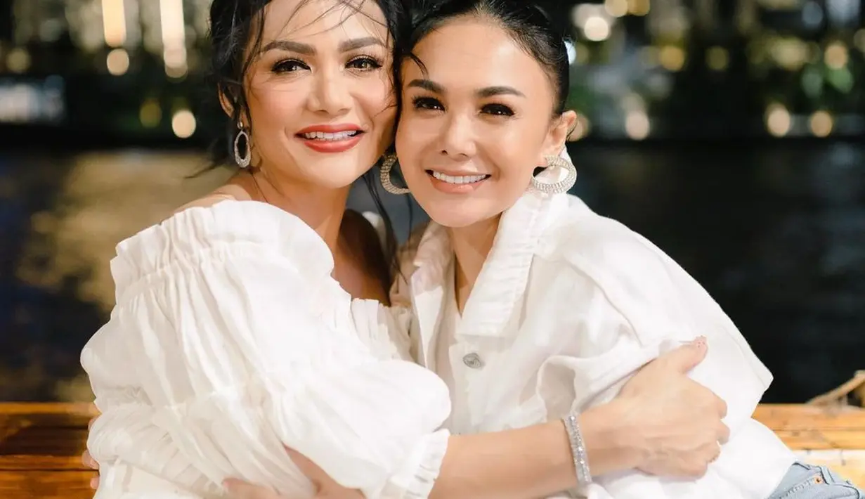 <p>Krisdayanti dan Yuni Shara jadi sorotan saat pamer wajah 'awet muda' di ulang tahun Aurel Hermansyah yang ke-24 pada Minggu, 10 Juli 2022 kemarin. (FOTO: instagram.com/yunishara36/)</p>