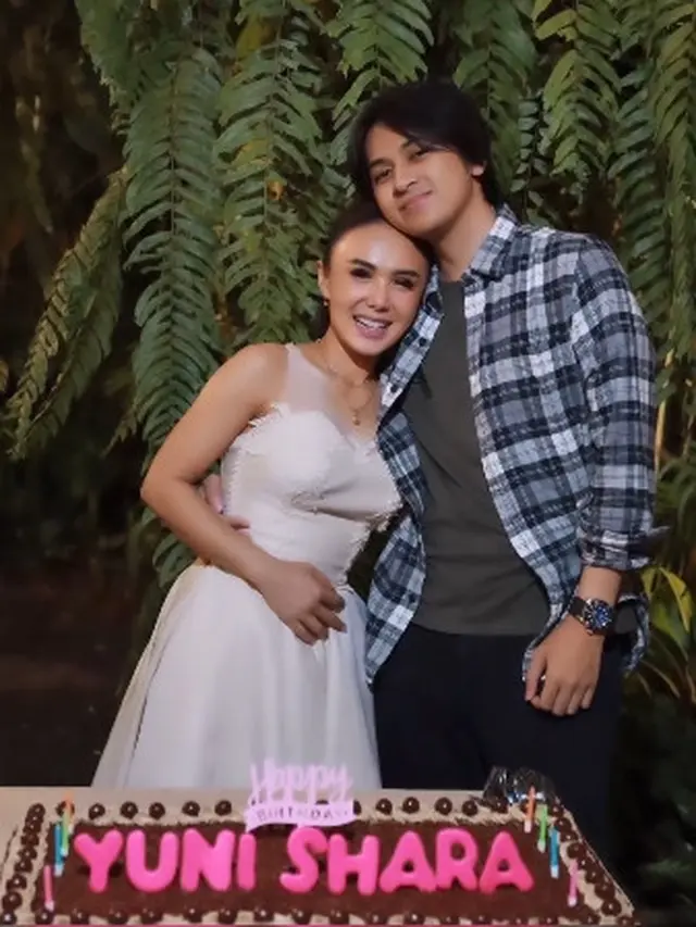 7 Momen Pesta Ulang Tahun Yuni Shara, Seru Rayakan Bareng Keluarga dan Mantan Suami