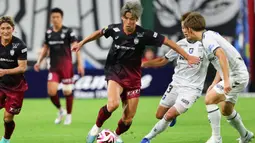 Di puncak klasemen sementara J1 League, Sanfrecce Hiroshima dan Vissel Kobe hanya terpaut satu
poin saja dengan lima laga tersisa. (Dok. J.League)