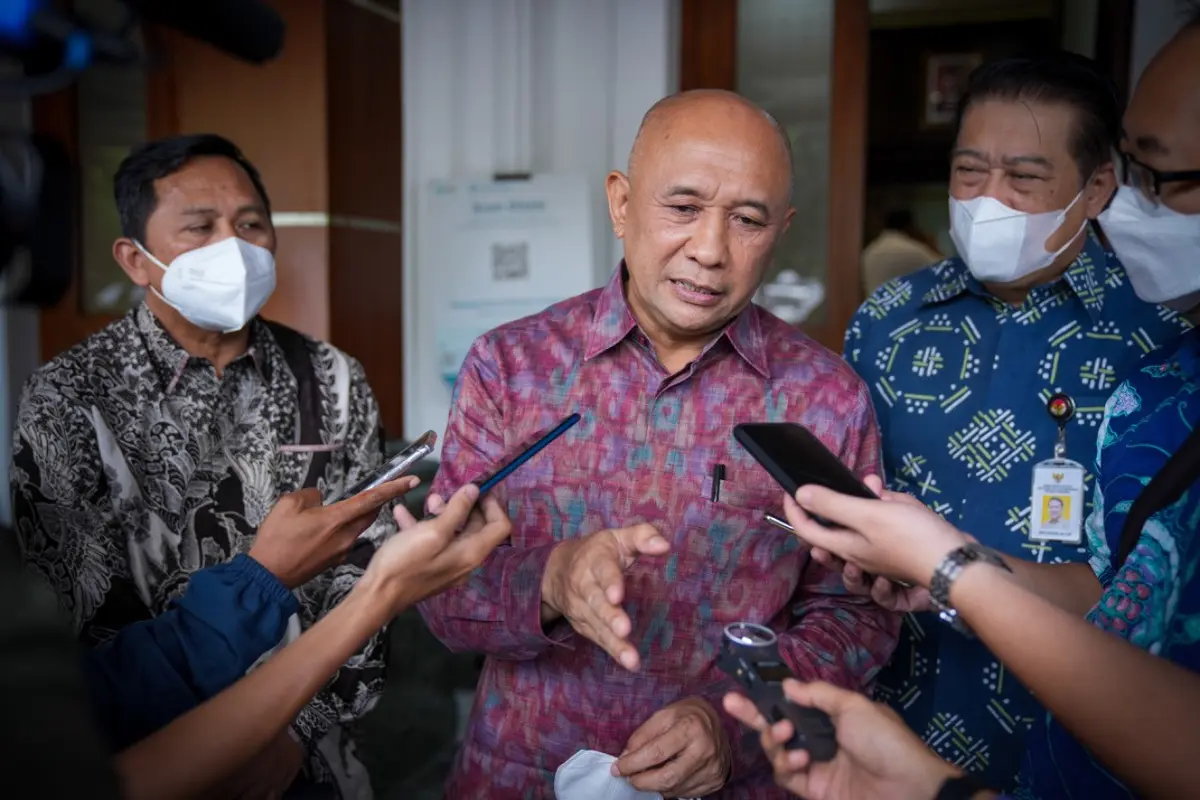 Menteri Koperasi dan UKM Teten Masduki menyambangi Menteri Koordinator bidang Politik, Hukum, dan Keamanan Mahfud MD