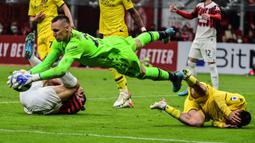 Lukasz Skorupski. Kiper berusia 30 tahun dan berpostur 1,87 meter ini telah 4 musim memperkuat Bologna usai didatangkan dari AS Roma awal 2018/2019. Ia langsung menjadi pilihan utama dan hingga kini telah tampil dalam 138 laga di semua ajang dengan torehan 29 assist. (AFP/Miguel Medina)
