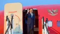 Jokowi bertolak ke Papua Nugini dari Bandar Udara Internasional Kingsford Smith Sydney, Australia, usai melakukan kunjungan kerja dua hari di Negeri Kanguru itu. (Foto: Muchlis Jr - Biro Pers Sekretariat Presiden)