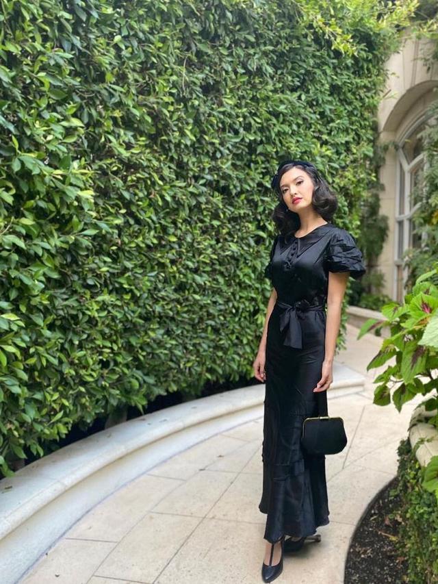 6 Gaya Raline Shah dengan Gaya Vintage Ini Menawan