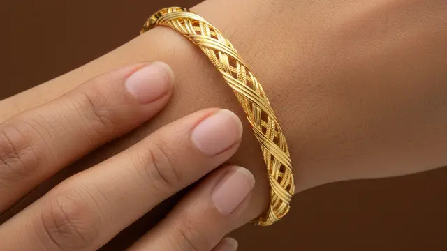 Model Gelang Emas Klasik untuk Ibu 40 Tahun Pilihan Terbaik. Gemini