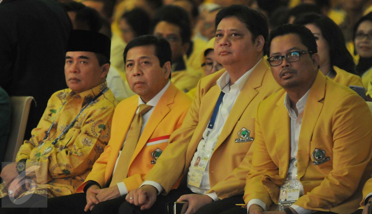 (Ki-ka) Calon Ketua Umum Partai Golkar, Ade Komarudin, Setya Novanto, Airlangga Hartarto menghadiri acara pembukaan musyawarah nasional luar biasa (Munaslub) Partai Golkar di Nusa Dua Convention Center, Bali, Sabtu (14/5). (Liputan6.com/Johan Tallo)