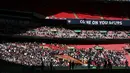 Pertandingan ini menjadi ajang uji coba kembalinya para penggemar sepak bola ke stadion di tengah pandemi Covid-19. (Foto: AFP/Pool/Carl Recine)