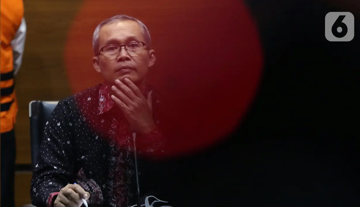 Wakil Ketua KPK, Alexander Marwata saat rilis penahanan dua tersangka dugaan korupsi pekerjaan pembangunan Stadion Mandala Krida Daerah Istimewa Yogyakarta di Gedung KPK, Jakarta, Kamis (21/7/2022). KPK menahan Direktur Utama PT Arsigraphi, Sugiharto dan Kabid Pendidikan Khusus Dinas Pendidikan, Pemuda dan Olahraga DIY, Edy Wahyudi. (Liputan6.com/Helmi Fithriansyah)