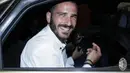 Bek asal Italia, Leonardo Bonucci, melepas senyum saat baru tiba di Casa Milan, Milan, Jumat (14/7/2017). AC Milan resmi mendatangkan mantan bek Juventus itu dengan harga 36,7 juta poundsterling. (AC Milan)