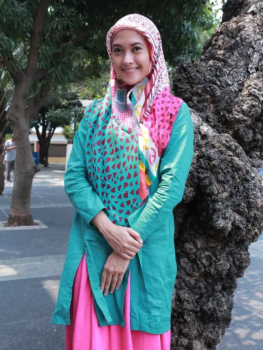 Ditemui di Masjid Akbar Kemayoran, Jakarta Pusat, Senin (21/9/2015), Adhitya Putri mengaku rela memulai dari nol demi pribadi yang baru karena masih banyak ilmu agama yang harus dipelajari untuk menjadi seorang muslimah. (Galih W. Satria/Bintang.com)