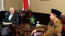 Dubes AS untuk Indonesia, Joseph R Donovan (kiri) berbincang dengan Menteri Agama Lukman Hakim Saifuddin di Kemenag, Jakarta, Selasa (7/2). Pertemuan untuk memperbanyak kerjasama di bidang pendidikan. (Liputan6.com/Helmi Fithriansyah)