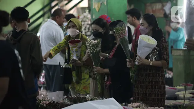 Denyut Pasar Bunga Rawa Belong