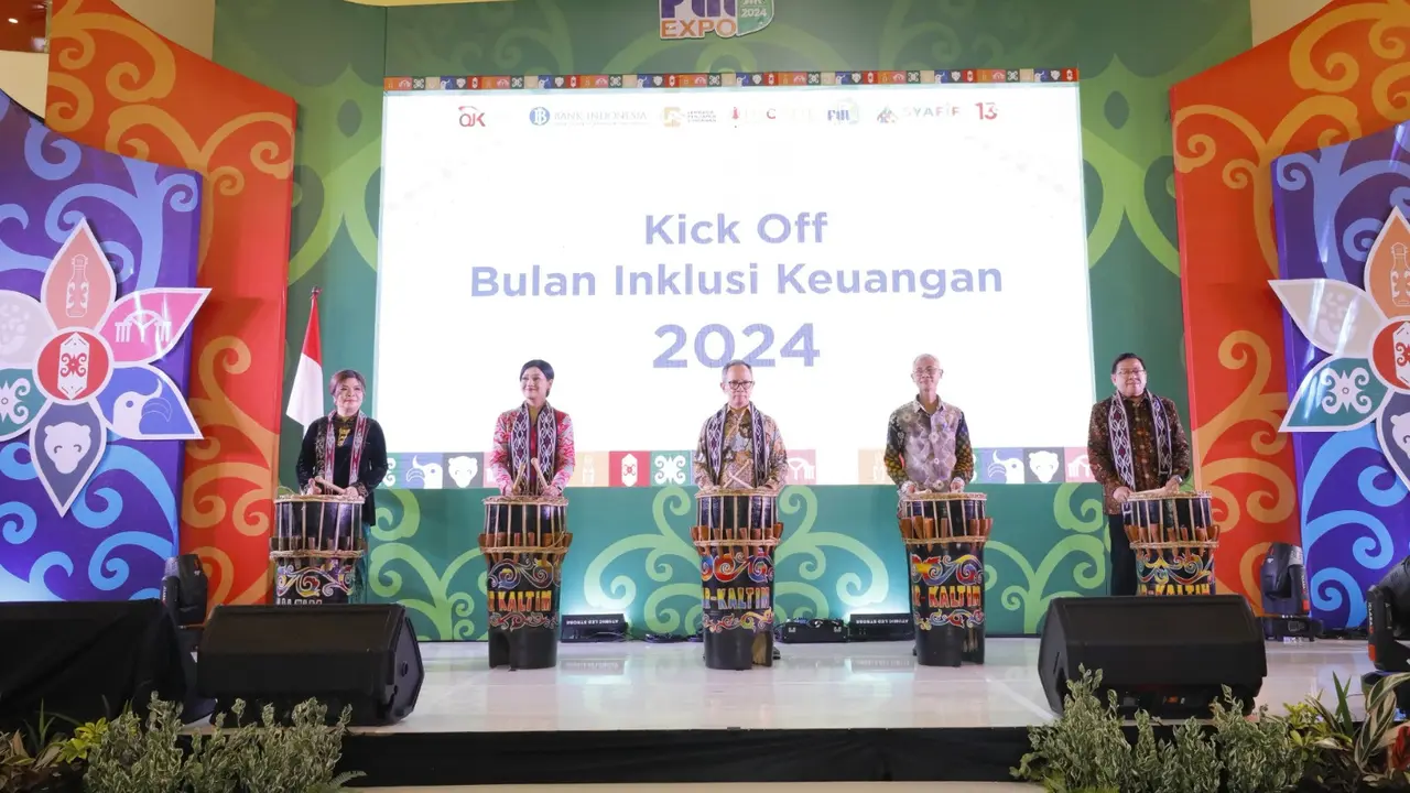 Ketua Dewan Komisioner OJK Mahendra Siregar saat membuka Bulan Inklusi Keuangan (BIK) di Balikpapan, Kalimantan Timur.