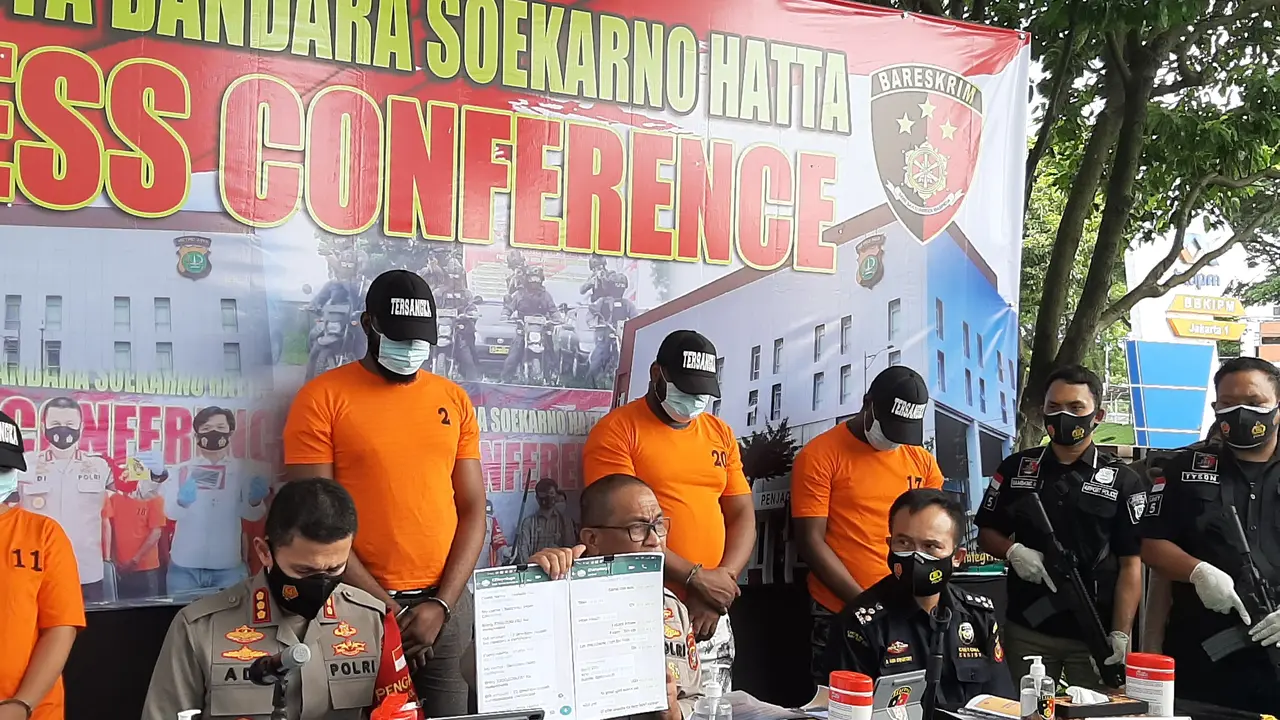 Kabid Humas Polda Metro Jaya, Kombes Pol Yusri Yunus merils kasus penangkapan petugas Bea Cukai gabungan di Mapolres Bandara Soetta
