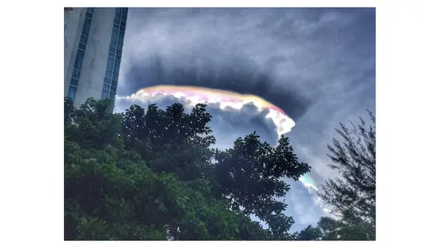 Menakjubkan, Fenomena Cuaca Langka Ini Perlihatkan Awan Bak Aurora