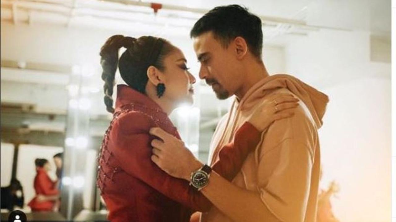 Pasangan Bunga Citra Lestari dan Ashraf Sinclair