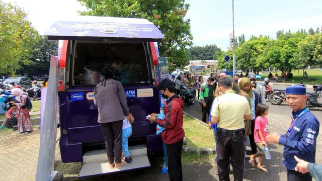 Bank Muamalat menyiapkan uang tunai sekitar Rp736 miliar untuk melayani kebutuhan transaksi penukaran uang baru dan penarikan tunai di ATM dan kantor cabang selama Ramadan dan Idulfitri tahun ini. (Dok Muamalat)