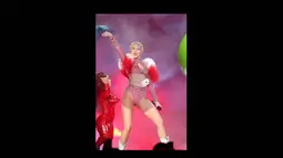 Kini, sosok manis Miley Cyrus tergantikan dengan sosok yang seksi dan liar. (j-14.com)
