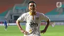 Pemain Martapura Dewa United, Gufroni Al Maruf merayakan golnya ke gawang PSIM Yogyakarta pada perebutan tempat ketiga Liga 2 Indonesia 2021 di Stadion Pakansari, Bogor, Kamis (30/12/2021). Martapura Dewa United unggul 1-0 dan melaju promosi ke BRI Liga 1. (Liputan6.com/Helmi Fithriansyah)