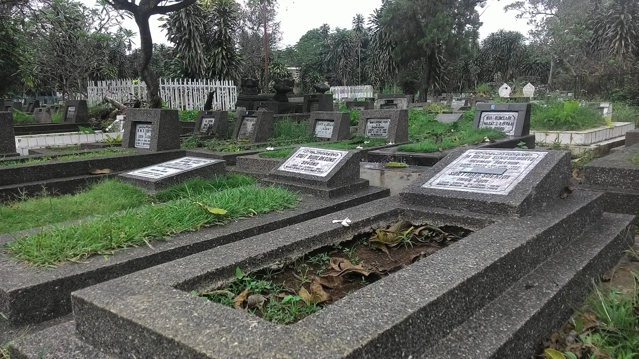 Makam di Bogor Hampir Penuh, 1 Liang Harus Ditumpuk 3 Jenazah