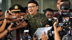 Menteri Dalam Negeri Tjahjo Kumolo memberikan keterangan pers usai menyerahkan laporan   harta kekayaan penyelenggara negara (LHKPN) kepada KPK, Jakarta, Senin (10/11/2014)   (Liputan6.com/MIftahul Hayat)